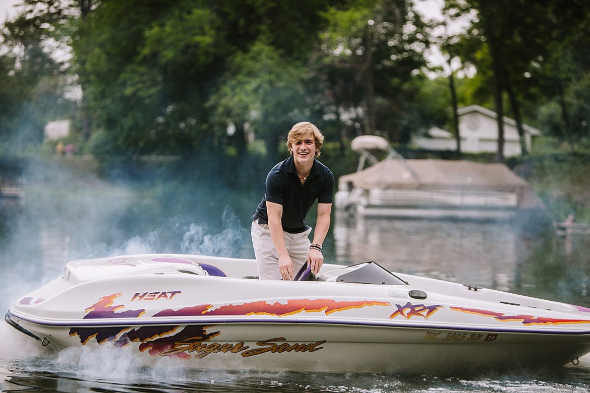 senior photos in a boat