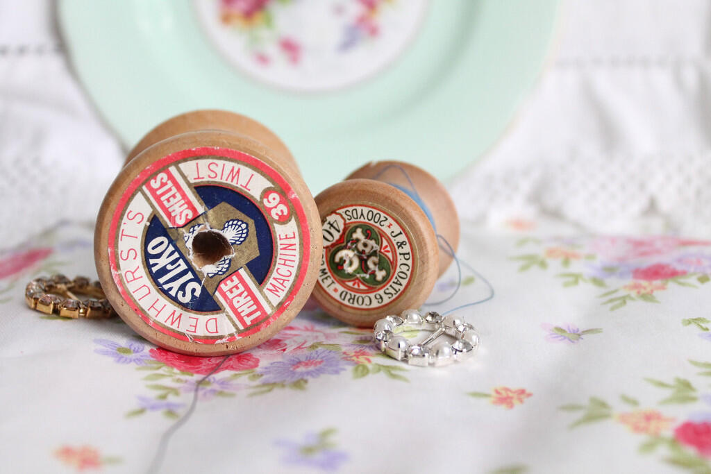 Fancy Spools Color Splash Studio | DIY – Vintage Spools
